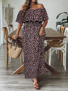 SHEIN VCAY Gaun Maxi Wanita Ukuran Plus Motif Leopard dengan Bahu Terbuka dan Pinggang Berkerut, Model A-Line dengan Belahan Samping, Gaun Maxi Kasual Romantis Tropis Gaya Barat - Berwarna merah muda - View 4