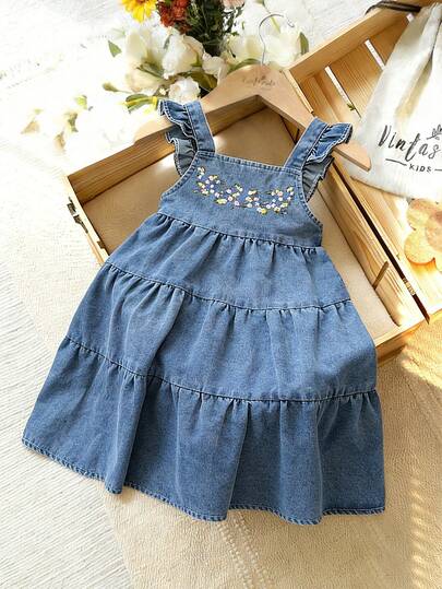 SHEIN Vintaside Kids Young Girls' New Washed Blue Casual Loose Tiered Denim Dress. Adorable Floral Embroidery. Made Of Lightweight Soft Cotton Denim, A Must-Have Item For Fashionable Young Girls, Suitable For Spring/Summer Wear, Simple & Stylish For Daily Outfit, Outings, Gatherings. New Spring/Summer Collection 2023