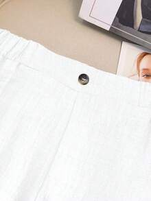 GlowEve CURVE 大码女式纯色V领无袖上衣带口袋短裤套装，时尚优雅休闲装 - 白色 - 查看 4