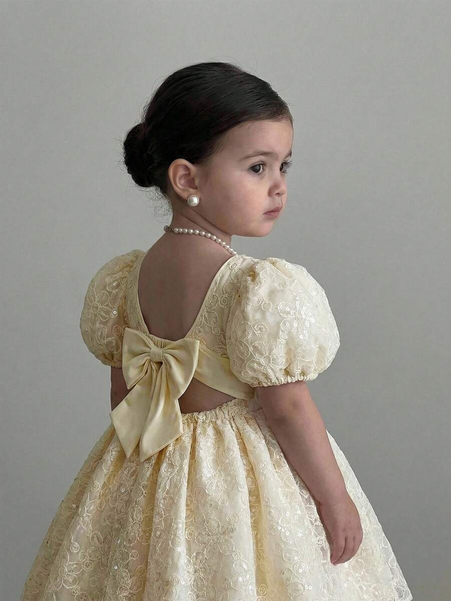 SHEIN Elegancka i śliczna sukienka dla młodej dziewczyny z krótkim rękawem i morelowym wzorem kwiatowym, zdobiona cekinami - Wielokolorowe - Zobacz 1