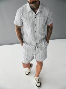 SLATEMANN Set da uomo composto da camicia a righe con bottoni e pantaloncini corti (set da 2 pezzi), un outfit casual jacquard da uomo, adatto per vacanze, spiaggia, uso casual quotidiano e abbigliamento estivo, comodo e versatile. - Grigio - Visualizzare 3