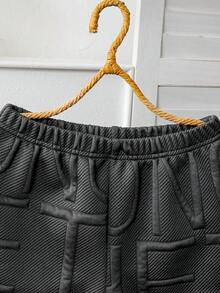SHEIN 2件套男童休闲纯色提花面料短袖拼接撞色T恤和短裤套装，适合日常休闲户外活动，春夏款 - 深灰色 - 查看 3