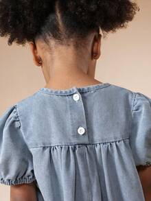 SUMWON Mädchen Chambray Besticktes Blumen Puffärmel Empire Taille Gestufte Midi Kleid mit weißen Randdetails für Lässig und Urlaub - Helle Waschung - Übersicht 7