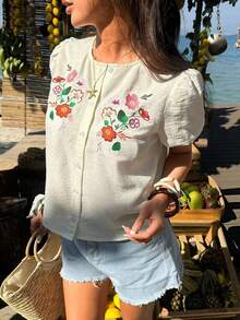 Serisse 女士彩色花卉刺绣短袖衬衫，刺绣花卉衬衫，夏季T恤，女士刺绣上衣，法式复古刺绣纽扣短袖上衣，甜美泡泡袖，清新艺术女装，波西米亚风衬衫，波西米亚西部风女装，女士西部风上衣，西部风夏季套装，夏季上衣，女士休闲衬衫，沙滩装，女士沙滩度假装，女士假日装，女士夏季套装，夏季服装 - 彩色 - 查看 5