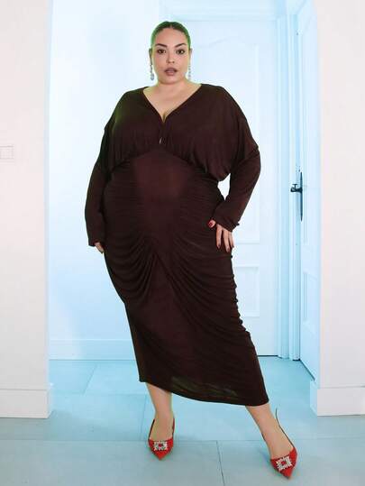 Pretty and Ole 2025 Plus Size Autumn New Music Festival, Easter, St. Patrick's Day, Western, Nomadic, Birthday Party, Graduation, College Style, Student Wear, Casual Everyday, All-Match Versatile, Leisure, Cruise Travel, Beach, Sunbathing, Viral , Streetwear, Wedding Guest Boho, Commute, Brunch, Airport, Long Sleeve V-Neck Ruched Waist Maxi Dress, Textured Shiny Fabric, Brown