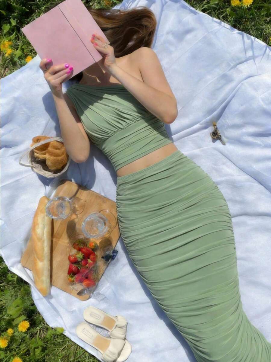 SHEIN MOD 绿色单肩褶皱上衣和鱼尾裙两件套——花园茶会、约会、派对、女士春夏连衣裙、沙滩装、春假、度假、野餐、节日、生日装 - 綠色 - 查看 1