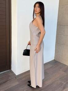 Hitanina 全新春夏套装优雅度假装杏色亚麻不对称褶皱腰露背上衣和高腰长裤 2 件套亚麻套装 - 杏色 - 查看 5