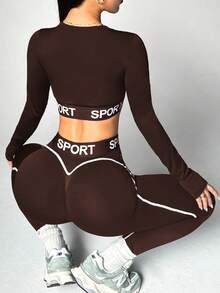 Dewbera 两件套女士无缝撞色条纹字母印花弹力腰瑜伽运动长袖上衣（带拇指孔）和紧身裤运动套装 - 咖啡棕 - 查看 5