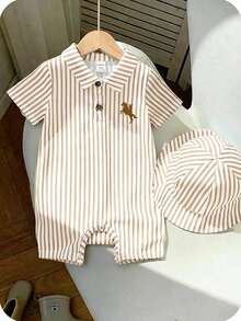 SHEIN 2件套新生儿男女宝宝舒适休闲学院风马纹印花蓝色条纹短袖连体衣和遮阳帽套装，适合室内、室外、日常、运动、玩耍、派对、拍照、度假、春夏穿着。 - 卡其色 - 查看 1