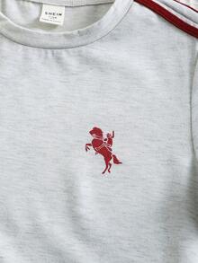 SHEIN 兒童男童 2件組休閒舒適百搭條紋織帶撞色圓領短袖T恤與純色短褲套裝 - 灰色 - 查看 5