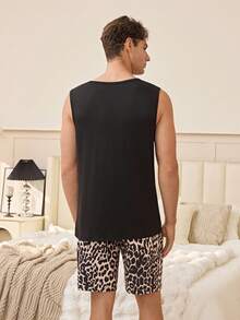 SHEIN Conjunto de pijama de cuello redondo sin mangas con estampado de leopardo y parches para hombre - Multicolor - Ver 3