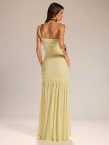 SHEIN BAE 女士纯黄色不对称肩部A字连衣裙，优雅度假裙，伴娘礼服，适合毕业季穿着 - 黃色 - 查看 2