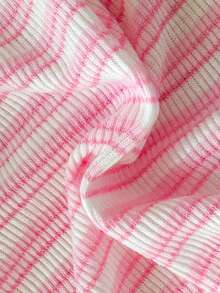 SHEIN Vintaside Kids 1件女婴彩虹条纹针织花卉3D网纱连体衣，舒适柔软休闲百搭，适合假日日常穿着，亮丽可爱的粉紫色夏季新品 - 粉色 - 查看 6