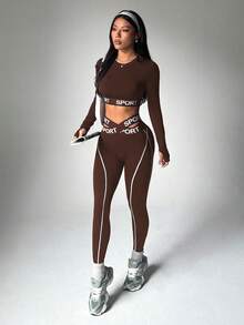 Dewbera 两件套女士无缝撞色条纹字母印花弹力腰瑜伽运动长袖上衣（带拇指孔）和紧身裤运动套装 - 咖啡棕 - 查看 4