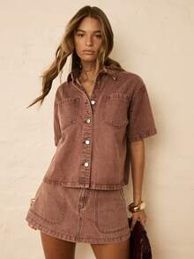 Aralina Áo sơ mi denim tay ngắn màu xuân, trang phục mùa hè cho nữ, quần áo kiểu phương Tây cho nữ, dáng rộng thoải mái, chất liệu denim mềm mại, viền thô, hai túi, phong cách đường phố, chi tiết cúc phía trước, áo cơ bản. - Gỗ đỏ - Xem 1