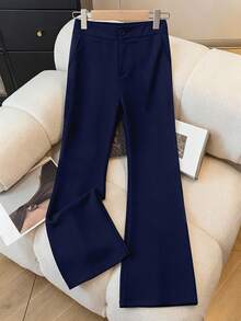 GlowEve CURVE 大码两件套西装，优雅的3D立体花卉长袖西装外套，纽扣闭合，搭配修身喇叭裤，时尚精致，适合约会穿着。 - 藏蓝色 - 查看 6