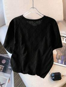 GlowEve CURVE Kurzarm T-Shirt mit rundem Ausschnitt aus strukturiertem Jacquard-Gewebe in Große Größen - Schwarz - Übersicht 2