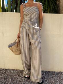 DAZY Set 2 pcs: Atasan Slim Fit Motif Garis-garis dan Celana Panjang Longgar Bergaris untuk Wanita - Putih - View 1
