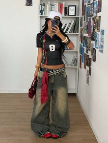 StreetHx 女士黑色V领运动字母印花T恤，融合赛车元素，性感摇滚、朋克、街头风修身休闲款式，适合度假、音乐节等场合，短袖上衣 - 黑色 - 查看 2