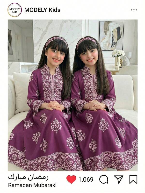 这款印花长袖连衣裙专为少女设计，款式精美，采用复古立领和V领设计。收腰剪裁和A字裙摆飘逸灵动，尽显优雅魅力和甜美风格。面料舒适亲肤，是节日庆典或日常出行的理想之选。