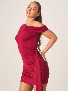 MISSGUIDED Asymmetrisches Bodycon-Minikleid mit geraffter Taille und seitlichem Draperie-Akzent für Partys und Abende - Rot - Übersicht 4
