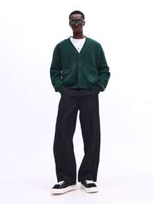 SUMWON Cárdigan de punto verde bosque con cierre delantero de botones y bolsillos laterales, ajuste corto, manga larga y cuello en V de punto grueso - Verde Oscuro - Ver 3