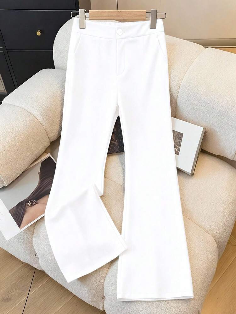 GlowEve CURVE Conjunto de 2 piezas talla grande, blazer de manga larga con flores 3D de alta gama, elegante y lujoso conjunto de cita con chaqueta con botones y pantalones acampanados slim - Blanco - Añade 5