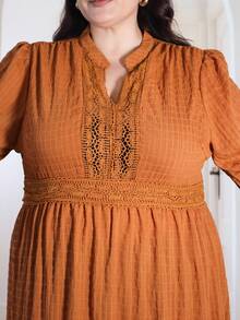 Pretty and Ole 大码女式纯色V领长袖纹理面料休闲长裙 - 棕色 - 查看 3