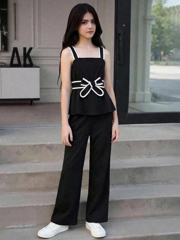 SHEIN 2件套女童简约通勤黑色吊带背心和修身喇叭裤套装，搭配白色滚边和腰带设计，适合夏季海滩、度假、旅行和外出。