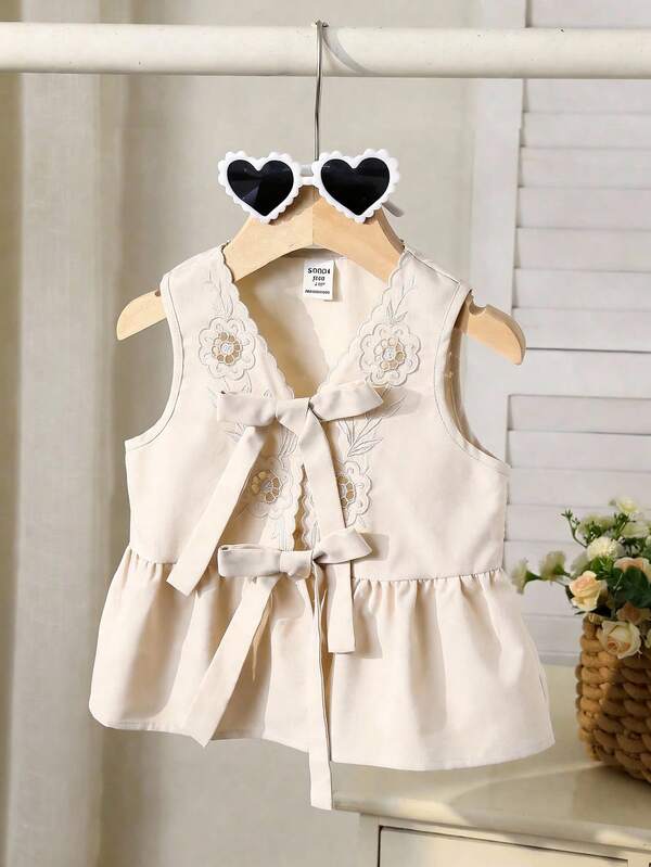 SHEIN 这款女婴单件式纯色刺绣V领开衫，可爱百搭，舒适休闲，时尚百搭，适合日常穿着。尤其适合秋冬季节，可用于生日派对、晚宴、演出、婚礼、洗礼、开学典礼、室内外活动、日常生活、运动、玩耍、聚会、拍照、度假等场合。春夏季节也同样适用。