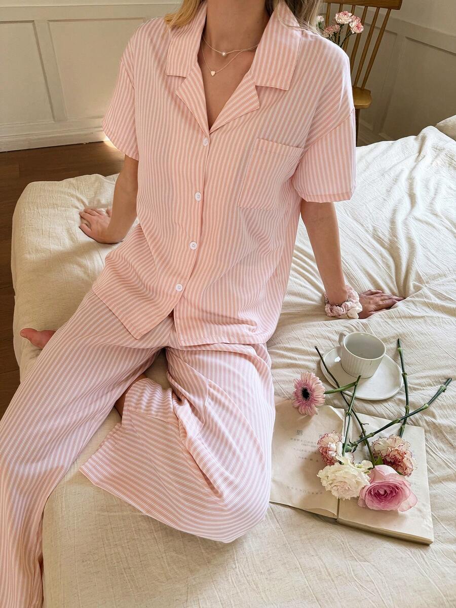 SHEIN 休闲舒适卡其色条纹印花翻领女士睡衣套装 - 卡其色 - 查看 1