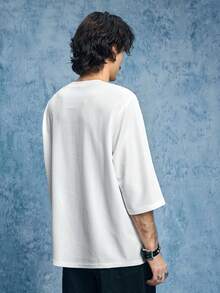 ROMWE MEN Street Life 男士休闲宽松圆领七分袖T恤，深色翅膀十字印花 - 黑與白 - 查看 3