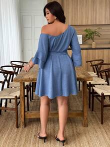 Weeklong Vestido azul de línea A con volantes en los hombros asimétricos y mangas, para uso casual diario en tallas grandes - Neblina azul - Ver 2