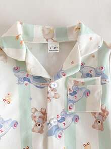 SHEIN Bộ đồ ngủ 2 món cho bé trai, gồm áo dài tay và quần in họa tiết dễ thương, thoải mái. - màu xanh lá - Xem 4