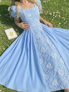 少女法式复古牛仔蓝方领泡泡袖刺绣中长连衣裙，优雅甜美温柔，适合度假、外出、日常、约会、通勤、校园等各种场合。 - 藍色 - 查看 1