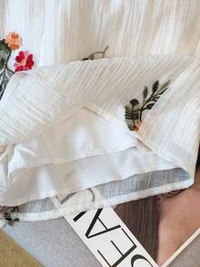 Franclia Bộ đồ nữ gồm áo sơ mi dài tay cài cúc và quần short thêu hoa, kiểu dáng thường ngày. - Màu be - Xem 3