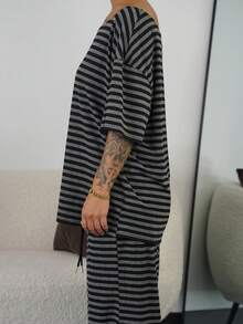 SAYEHFBABY 女士夏季简约街头服饰基本款日常穿着外出运动舒适露肩 T 恤和阔腿运动裤两件套服装 - 彩色 - 查看 4