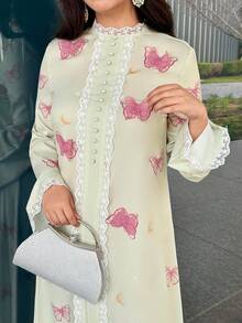 Al Najma 女士优雅长袖蕾丝拼接阿拉伯连衣裙，饰有蝴蝶贴花 - 彩色 - 查看 1