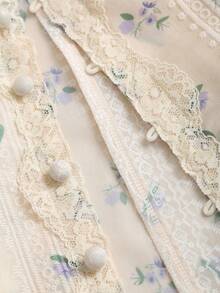 Sweetra Women's Sweet & Cute Casual Daily Wear Fashion Versatile Embroidered & Printed Fabric Splicing Lace Trim Waist V-Neck Short Sleeve Cropped Blouse, Spring/Summer - Multicolor - View 4