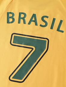 PAVTROS 这款男士宽松插肩袖T恤，采用黄色足球球衣设计，袖口和领口饰有绿色和黄色滚边，左胸印有绿色队徽，背面印有醒目的绿色“BRASIL”字样和黄色数字“7”。适合运动、休闲、日常穿着、返校季等各种场合，也是送给男友、丈夫或情侣的绝佳礼物。黄色男士T恤 - 黃色 - 查看 7