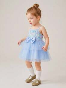 SHEIN 女婴夏季两件套，返校季适用，适合6个月至3岁宝宝，蓝色玫瑰网纱无袖上衣搭配松紧腰蝴蝶结半身裙，柔软可爱，适合春夏休闲穿着，也是一份贴心的礼物。 - 藍色 - 查看 10