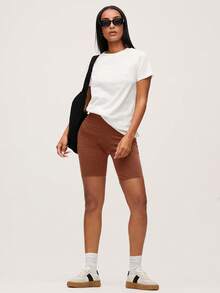 SHEIN BASICS 1件装宽腰带运动骑行短裤 棕色短裤 女式棕色下装 女式弹力短裤 女式短裤 - 棕色 - 查看 4