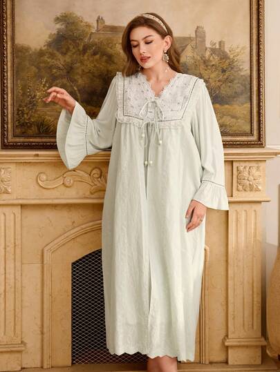 SHEIN Set de cămașă de noapte și halat pentru femei, mărime plus, cu mânecă lungă, dantelă brodată, stil vintage de palat