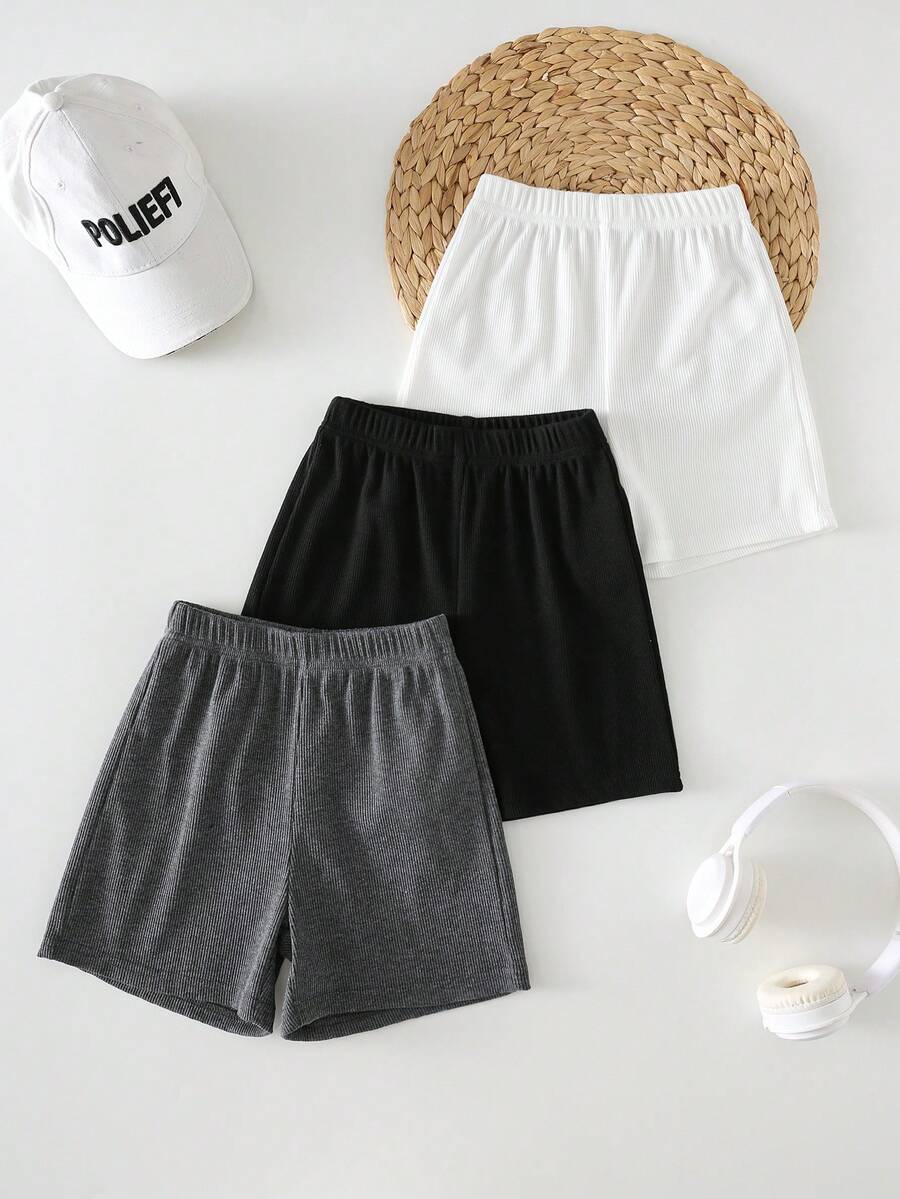 SHEIN 3件套男童休闲舒适时尚简约实用柔软舒适短裤套装,带徽章和腰带装饰,适合春夏季日常穿着、上学、旅行和运动。 - 彩色 - 查看 1