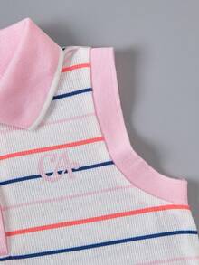 Casuvi Kids 两件套女童校园风爱心印花翻领无袖上衣和带缎带饰边的百褶裙，适合夏季返校季穿着。 - 彩色 - 查看 5
