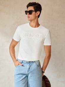 RONVEXI Camiseta gráfica de hombre con eslogan en inglés en relieve 3D de tamaño estándar - Blanco - Ver 6