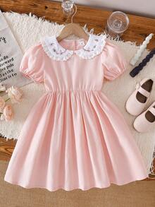 Souflis Souflis 女童春夏流行款粉色彼得潘领刺绣连衣裙，柔软舒适，精致花卉刺绣，彼得潘领饰有蕾丝花边，休闲优雅，适合外出和休闲场合。 - 粉色 - 查看 4