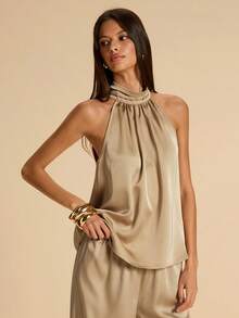 SHEIN BAE Conjunto feminino de cetim de duas peças, composto por blusa de gola halter cáqui claro e calça de cetim. Elegante conjunto de cetim para o verão, ideal para sair à noite, convidada de casamento e com um estilo francês refinado. Conjunto de cetim de duas peças na cor damasco, perfeito para ocasiões especiais ou brunch. - Caqui - Ver 7