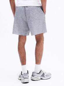 SUMWON Pantalones cortos con cordón para hombre, con bolsillos laterales y bordado de texto de verano para uso casual y relajado - Gris - Ver 2