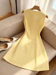 GlowEve Women's Minimalist Commuter Yellow Pleated Design Sleeveless Dress, Suitable For Daily Outings, Dates, Holidays, Skirt - Light Yellow - View 2